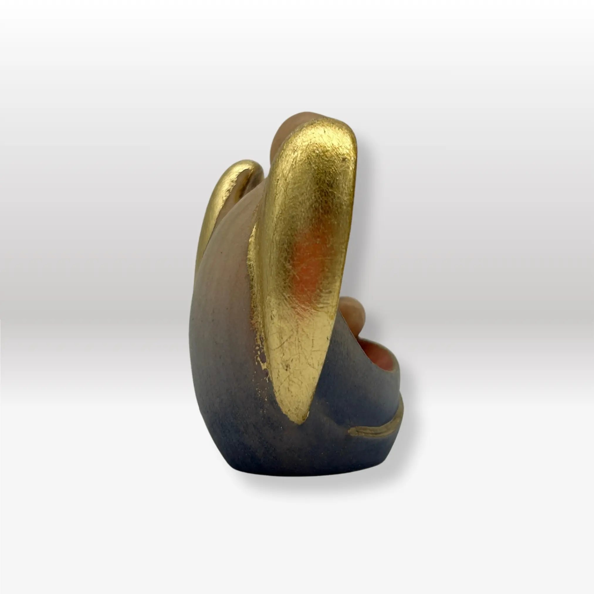 Schutzengel Amore sitzend bemalt