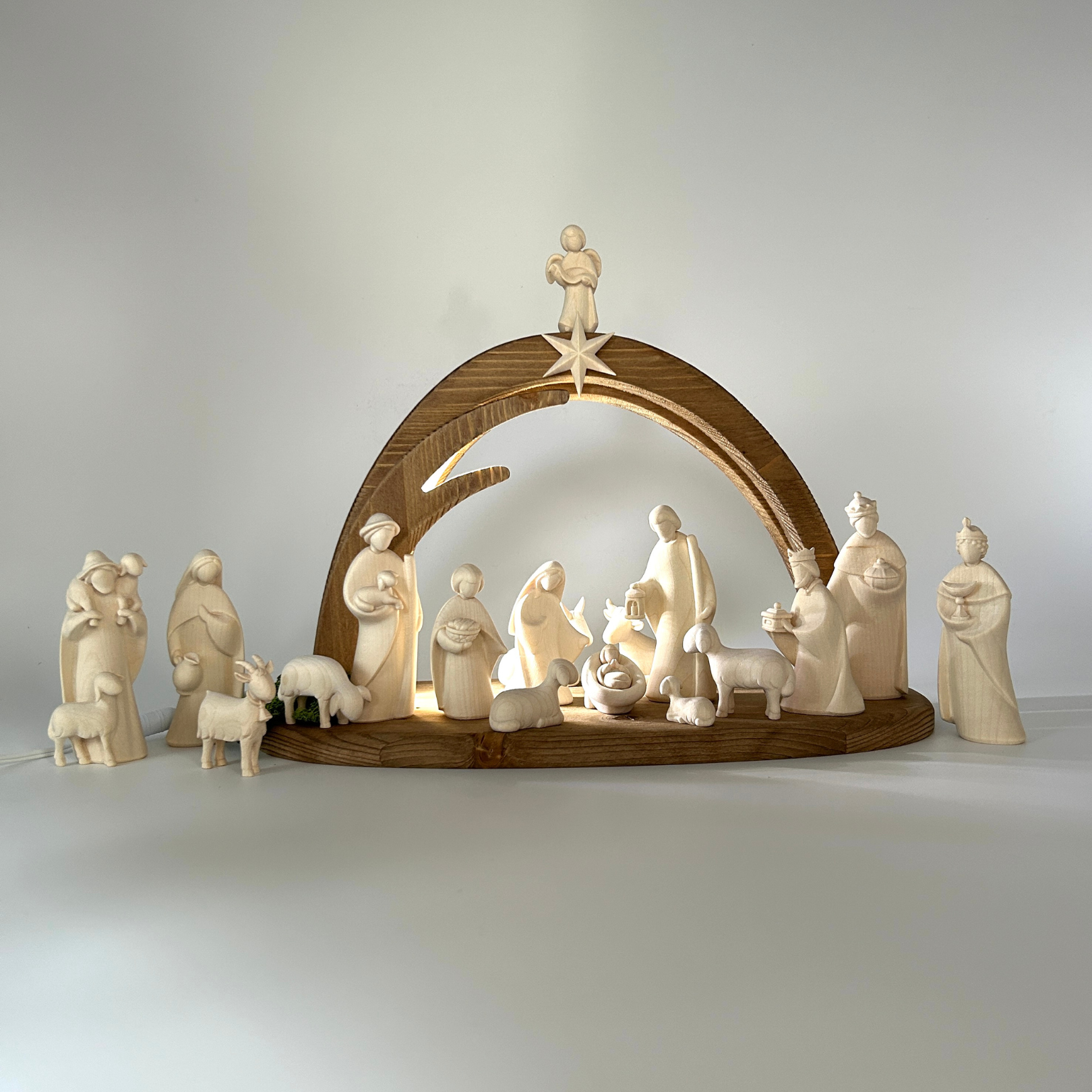 Jetzt kaufen Krippenfiguren Set (18 Figuren) Leonardo natur mit Stall