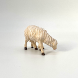 Schaf fressend und Lamm stehend Krippenfigur von Kostner